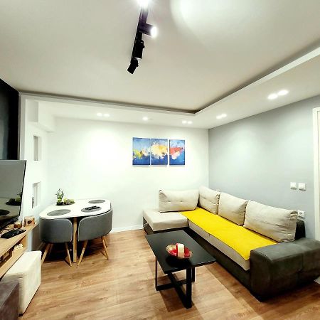 Loi Apartment Sarande Bagian luar foto