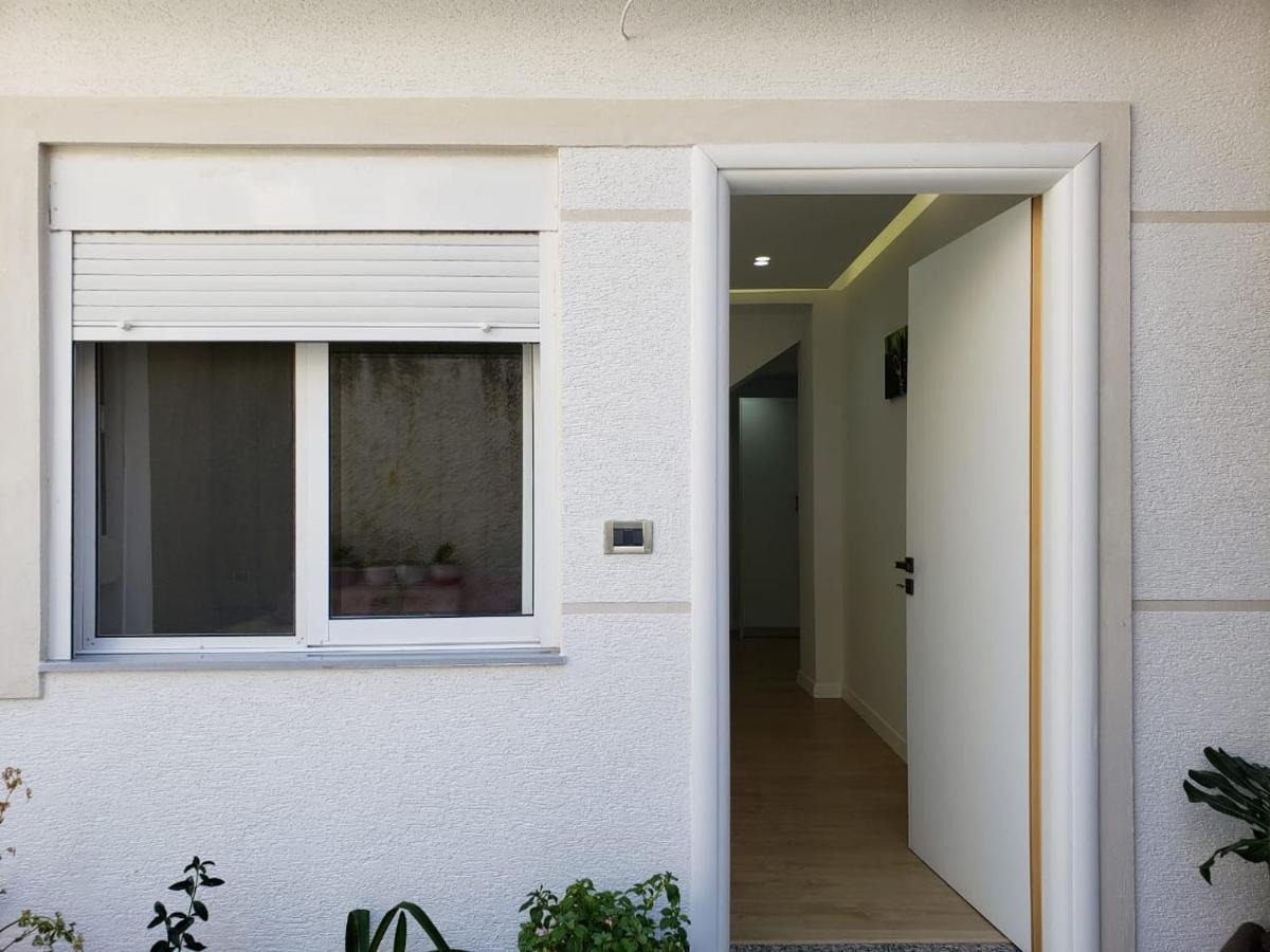 Loi Apartment Sarande Bagian luar foto