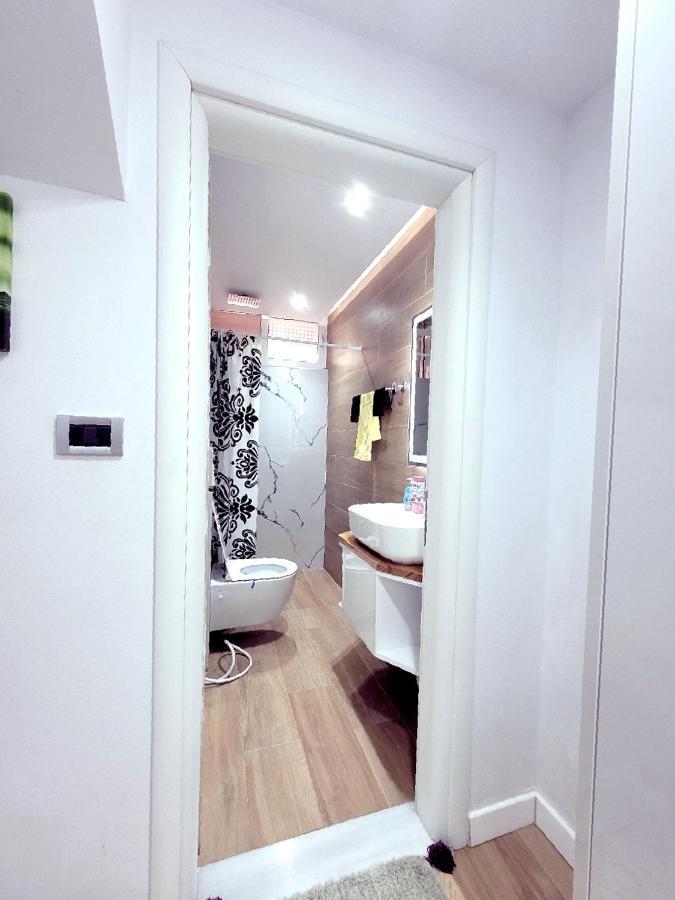 Loi Apartment Sarande Bagian luar foto