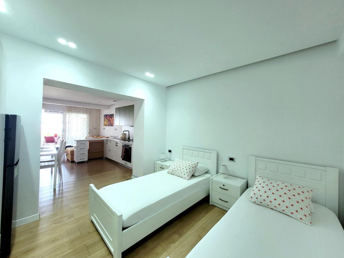 Loi Apartment Sarande Bagian luar foto