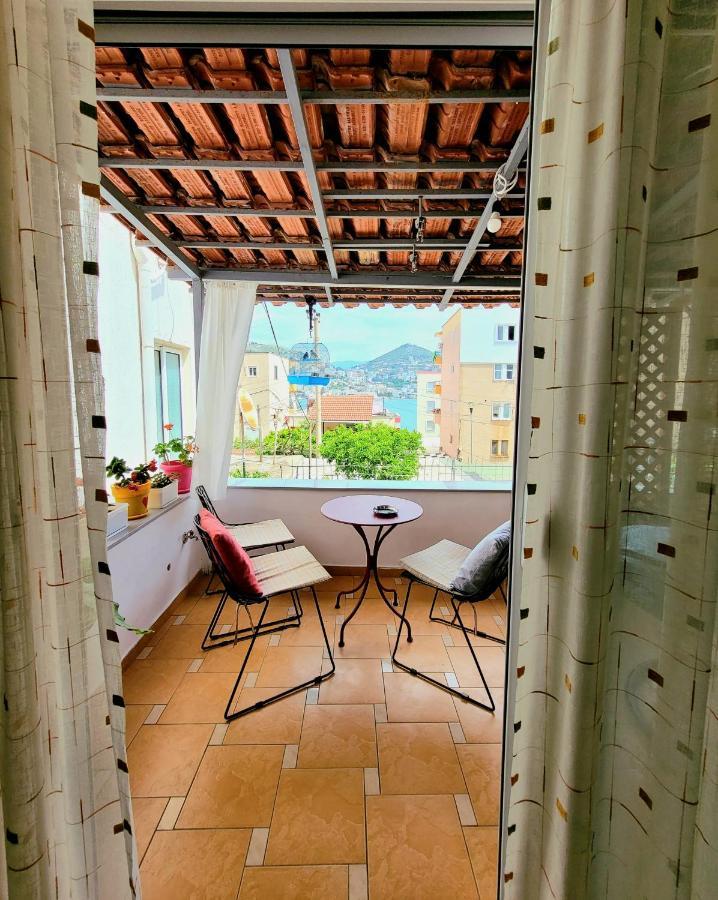 Loi Apartment Sarande Bagian luar foto