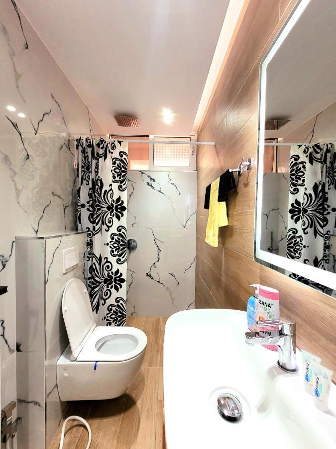 Loi Apartment Sarande Bagian luar foto