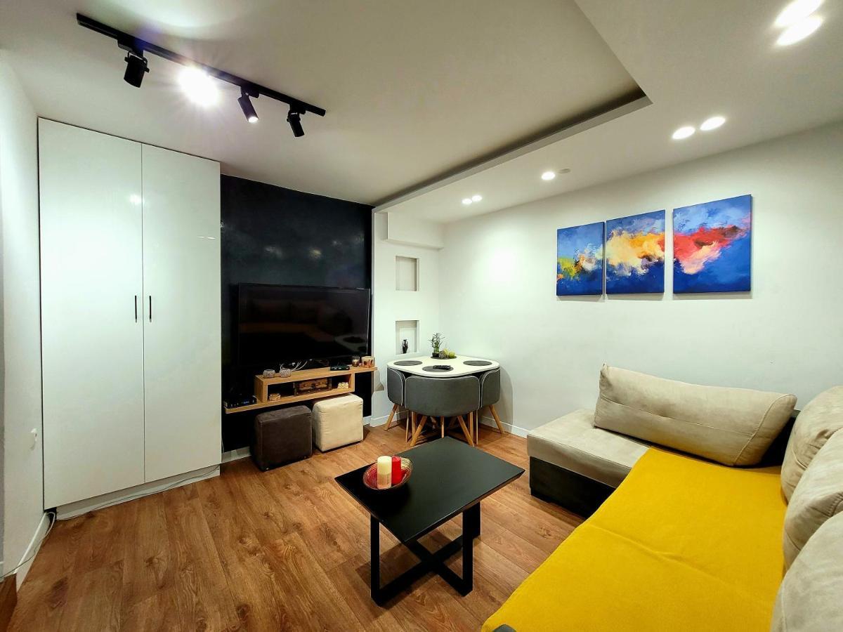 Loi Apartment Sarande Bagian luar foto
