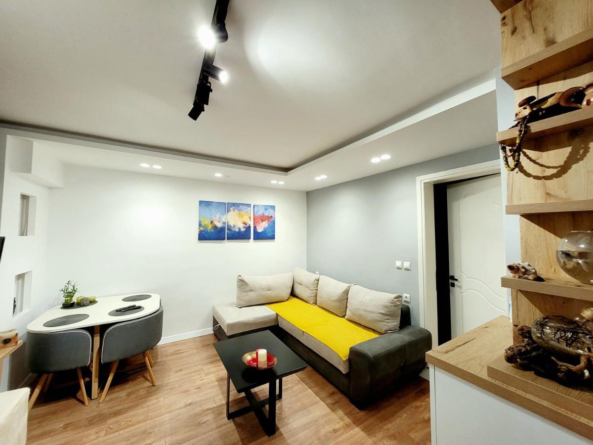Loi Apartment Sarande Bagian luar foto