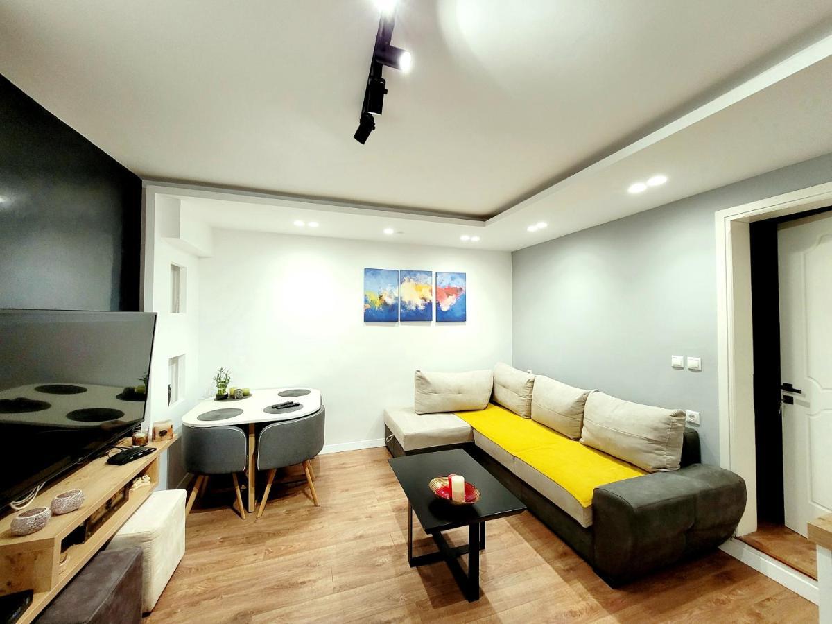 Loi Apartment Sarande Bagian luar foto