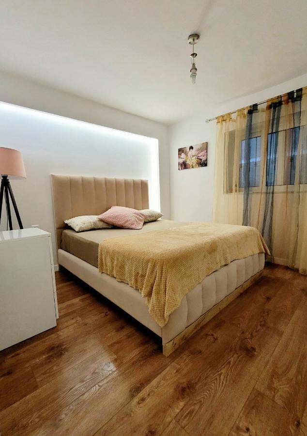 Loi Apartment Sarande Bagian luar foto