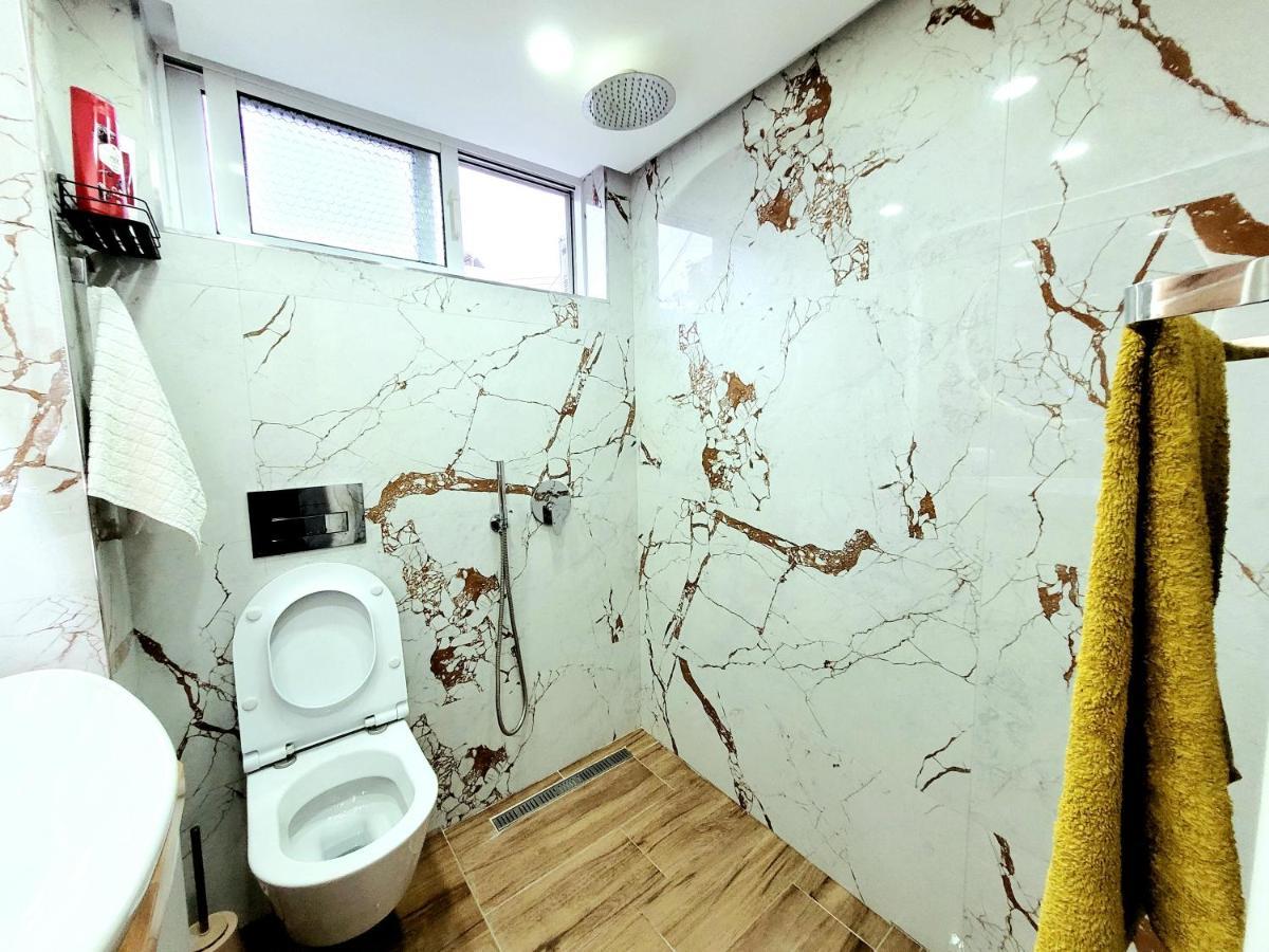 Loi Apartment Sarande Bagian luar foto