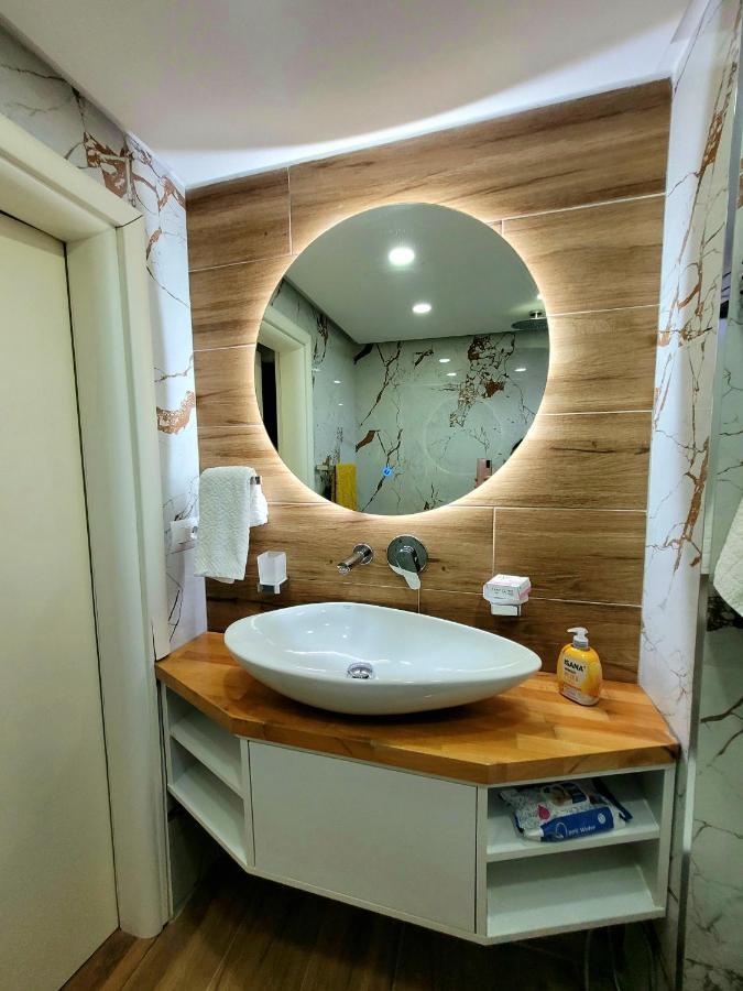 Loi Apartment Sarande Bagian luar foto
